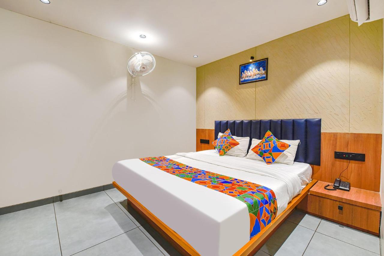 Fabhotel Udhna Inn, Near Udhna Junction Surat Bagian luar foto